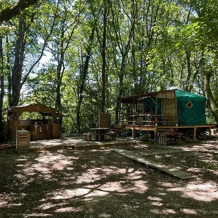 Campsite Yourte Au Bord Du Lac De Mielan