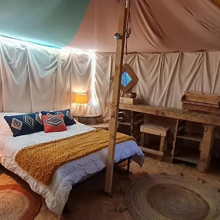 Yourte Au Bord Du Lac De *