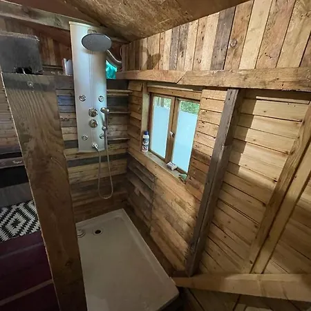 Yourte Au Bord Du Lac De *