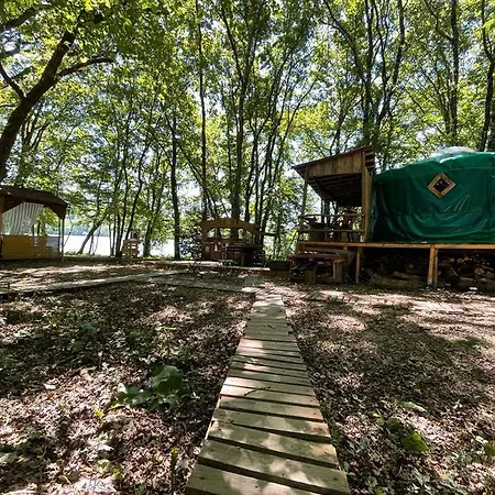 Yourte Au Bord Du Lac De *