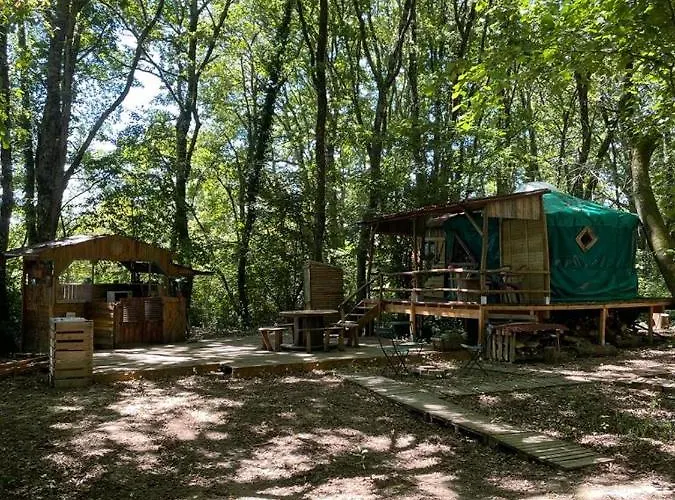Kamp alanı Yourte Au Bord Du Lac De Miélan